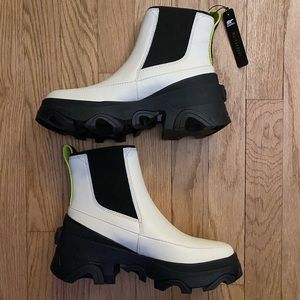 Sorel white leather slip on boot